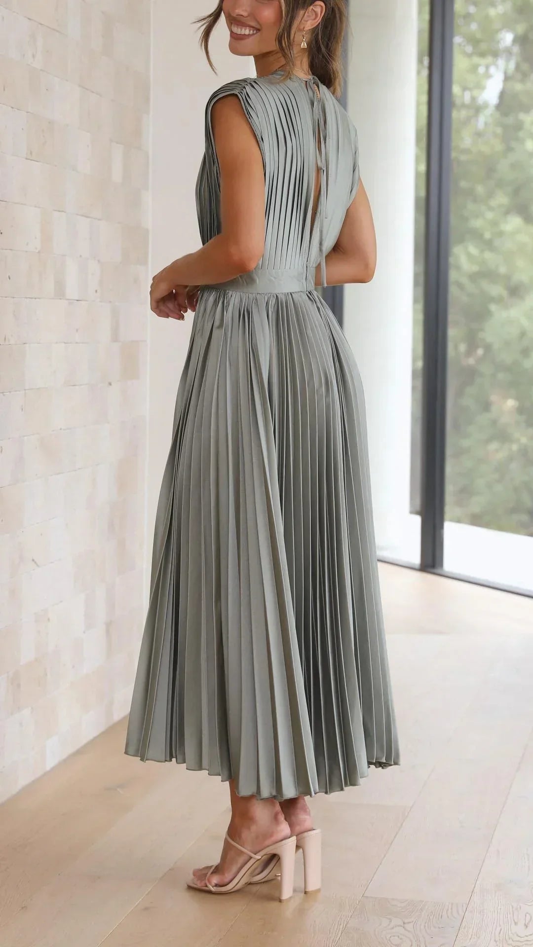 W&W Mode | Kleid mit V Ausschnitt und Rückenkrawatte