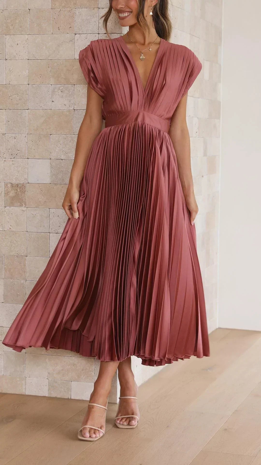 W&W Mode | Elektrisch Plissiertes, Elegantes Ärmelloses Kleid