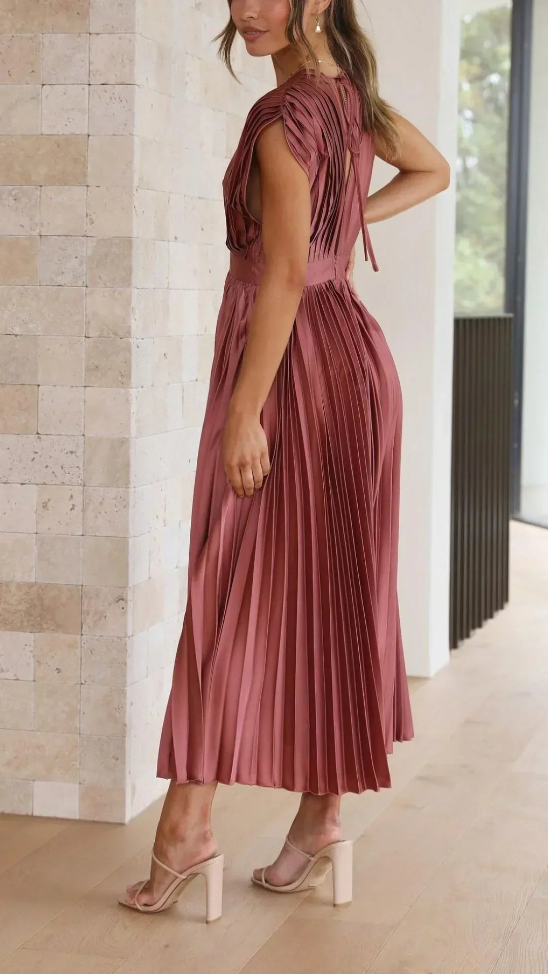 W&W Mode | Elektrisch Plissiertes, Elegantes Ärmelloses Kleid