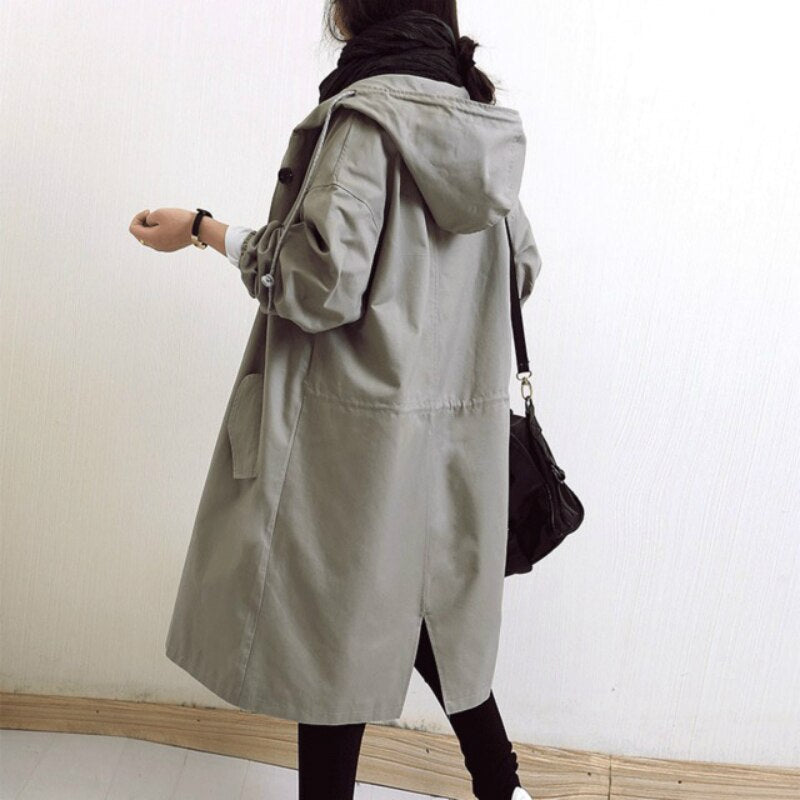 Rückansicht des langer grau trenchcoat