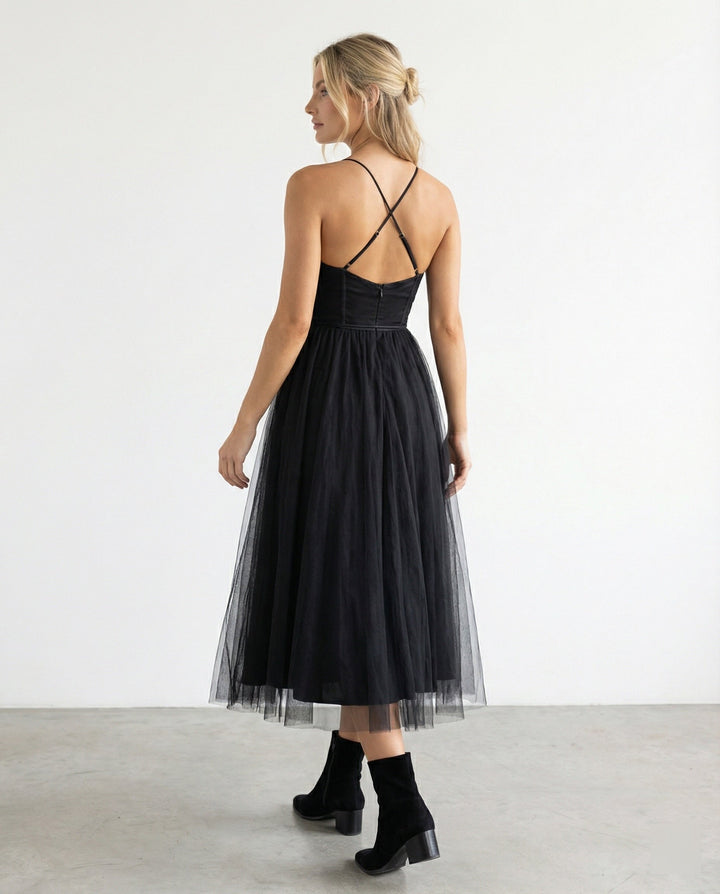 Damen Festkleid mit fließender Silhouette und betonter Taille