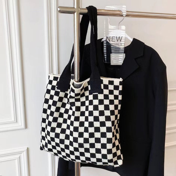 Strick-Tragetasche im Retro-Karo-Look