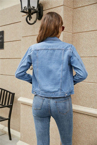 Damen-Jeansjacke im zeitlosen Stil