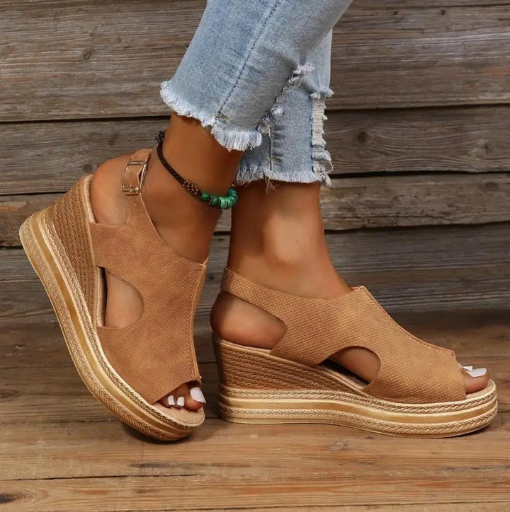 W&W Mode - Schnallen Keilsandalen