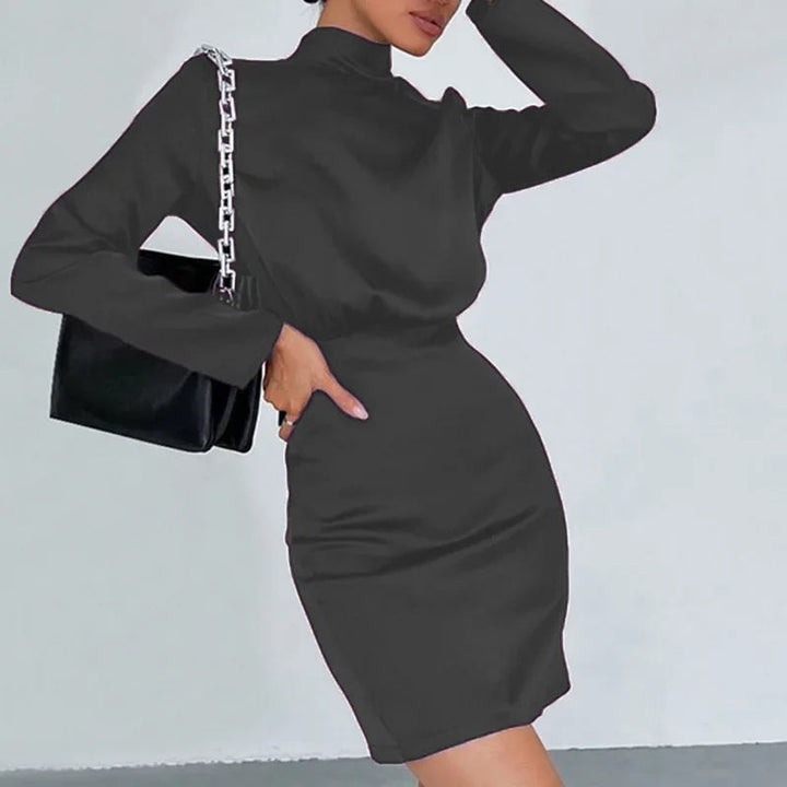 W&W Mode | Elegantes Rollkragenkleid mit Raffung