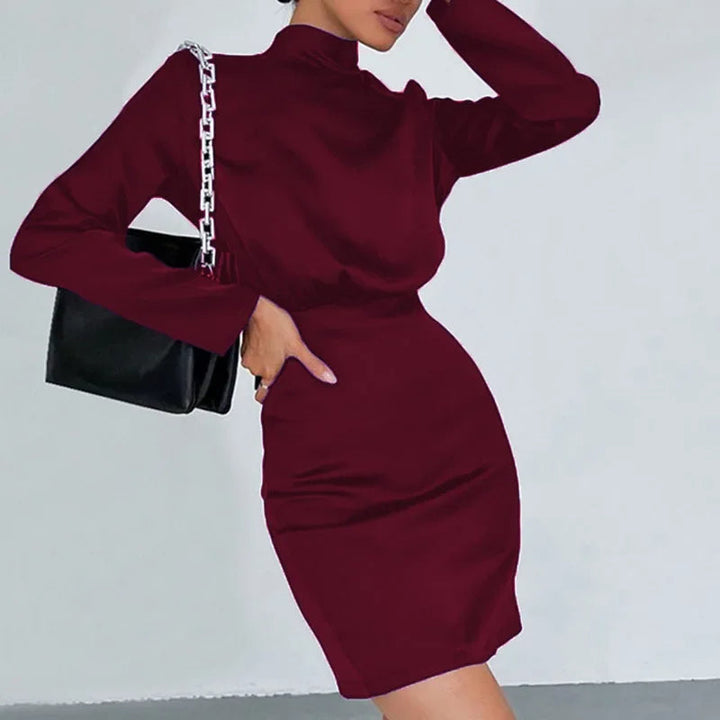 W&W Mode | Elegantes Rollkragenkleid mit Raffung