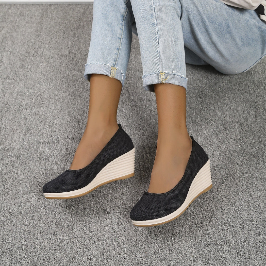 Damen Slipper mit Keilabsatz und atmungsaktivem Design