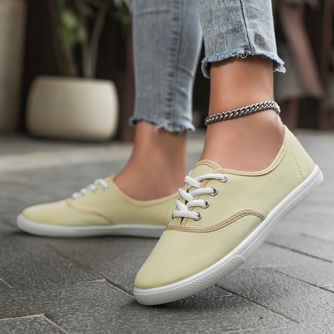 W&W Mode | Bequeme Niedrige Canvas Sneakers in Weiß