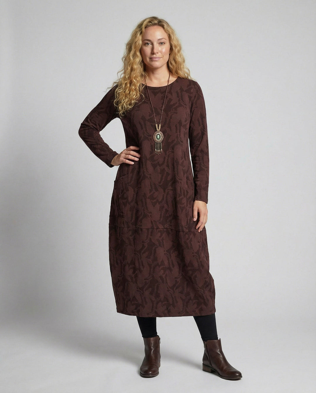 Damenkleid mit langen Ärmeln und Vintage-Design