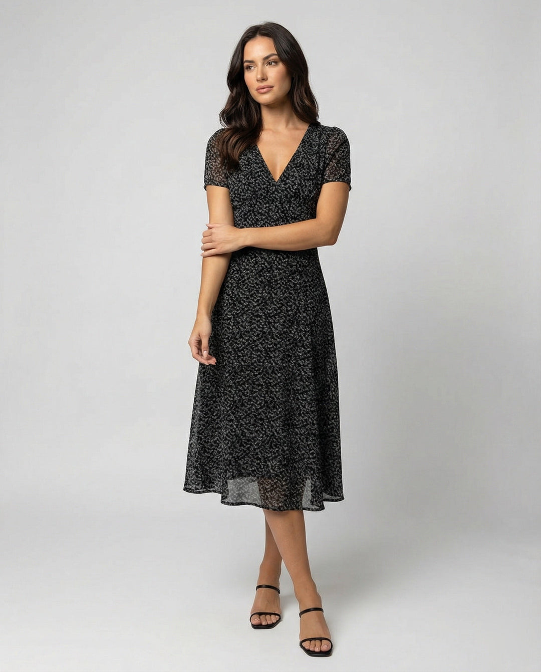 W&W Mode - Elegantes Kleid mit V-Ausschnitt Schwingender Saum