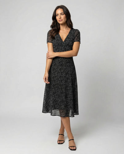 W&W Mode - Elegantes Kleid mit V-Ausschnitt Schwingender Saum
