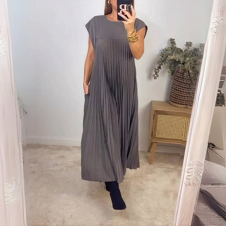W&W Mode | Schicke Plissierte Sommerkleid Mit Einer Schmeichelhaften Passform