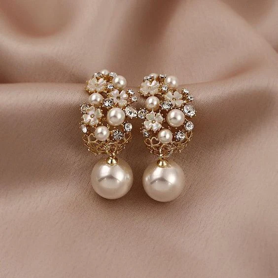 W&W Mode | Elegantes Mit Blumen Und Perlen