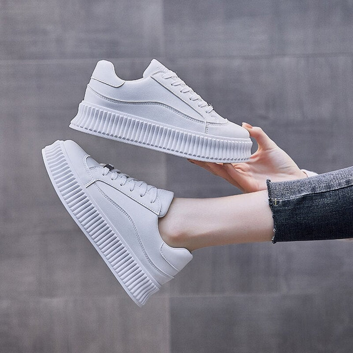 Plateausneaker mit Schnürung und Eco-Leder-Obermaterial