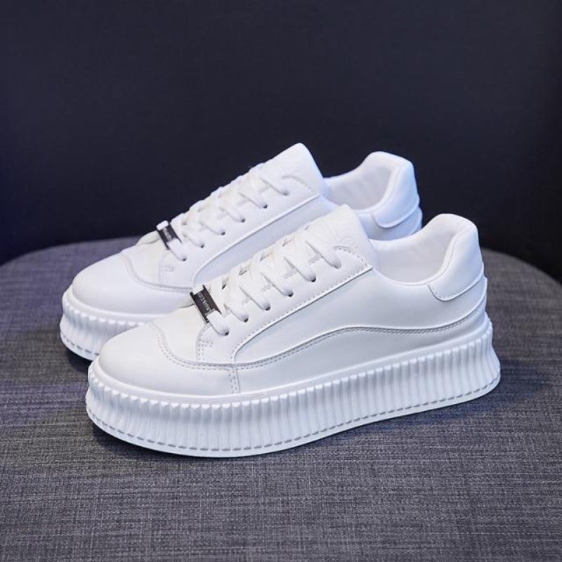 Plateausneaker mit Schnürung und Eco-Leder-Obermaterial