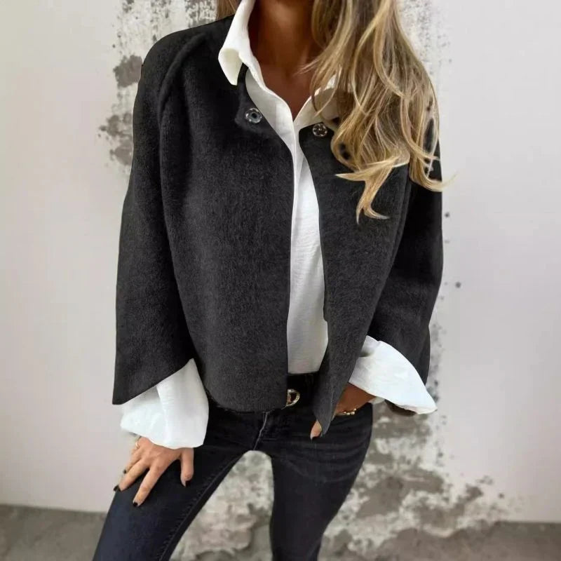 – Stilvolle mittellange Jacke
