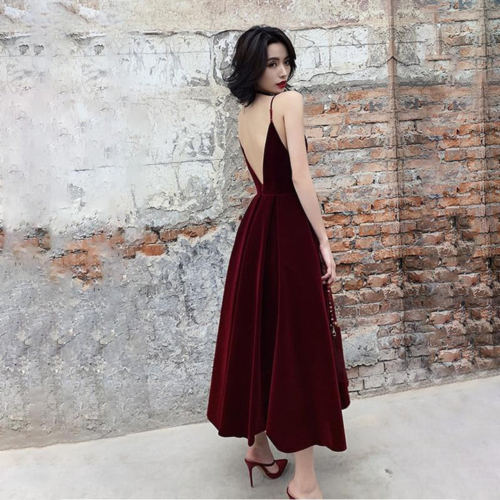 Midikleid mit schmalen Trägern
