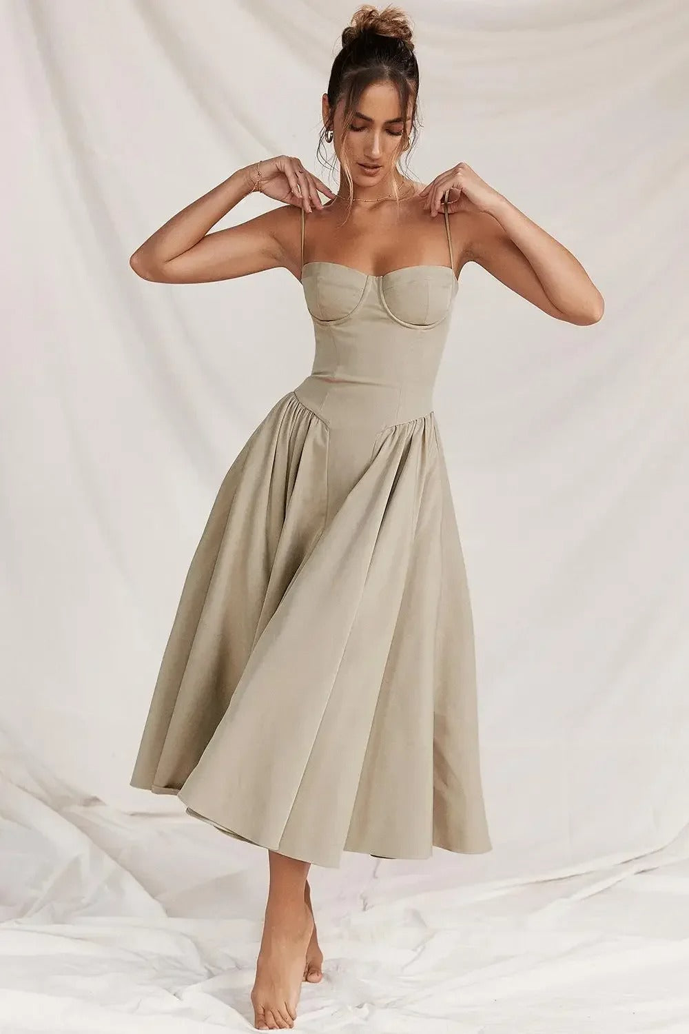 W&W Mode | Elegantes ärmelloses Kleid