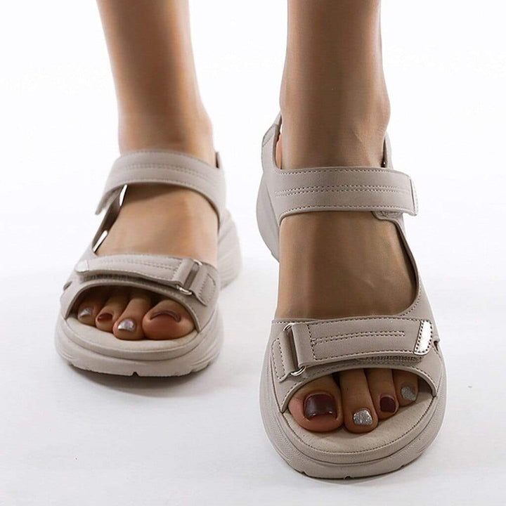 W&W Mode Damen Komfort-Sandalen mit verstellbaren Riemen und Profilsohle